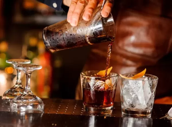 Комплексное оснащение
баров и ресторанов